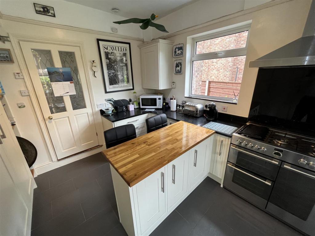 Breakfast Kitchen Aspect 6.jpg