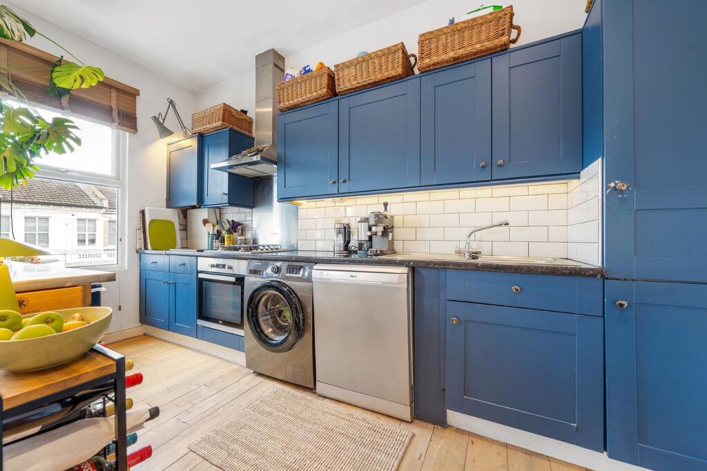 Open-plan kitchen/reception (4)