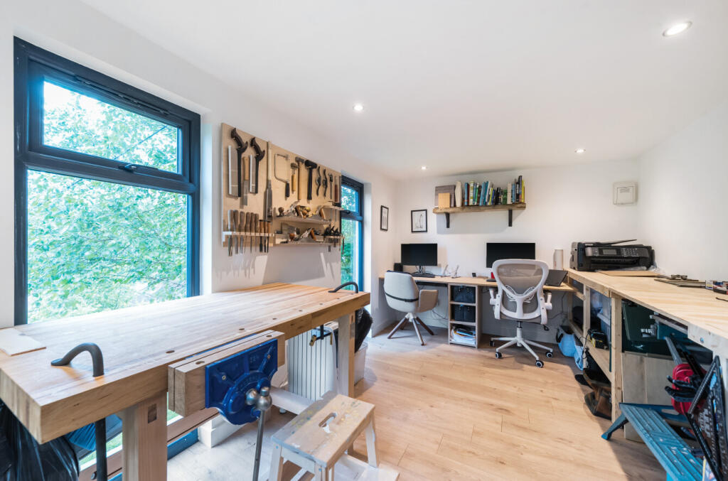 1294024-3-68359c6...