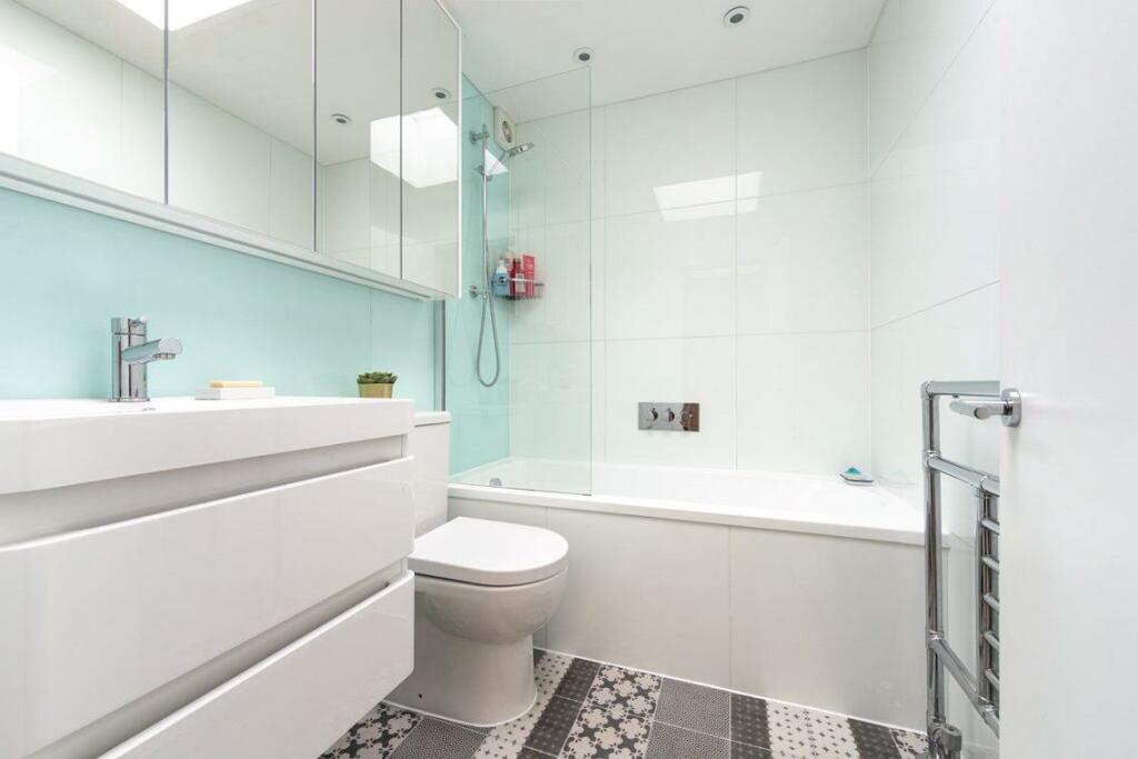 bathrom 2.jpg