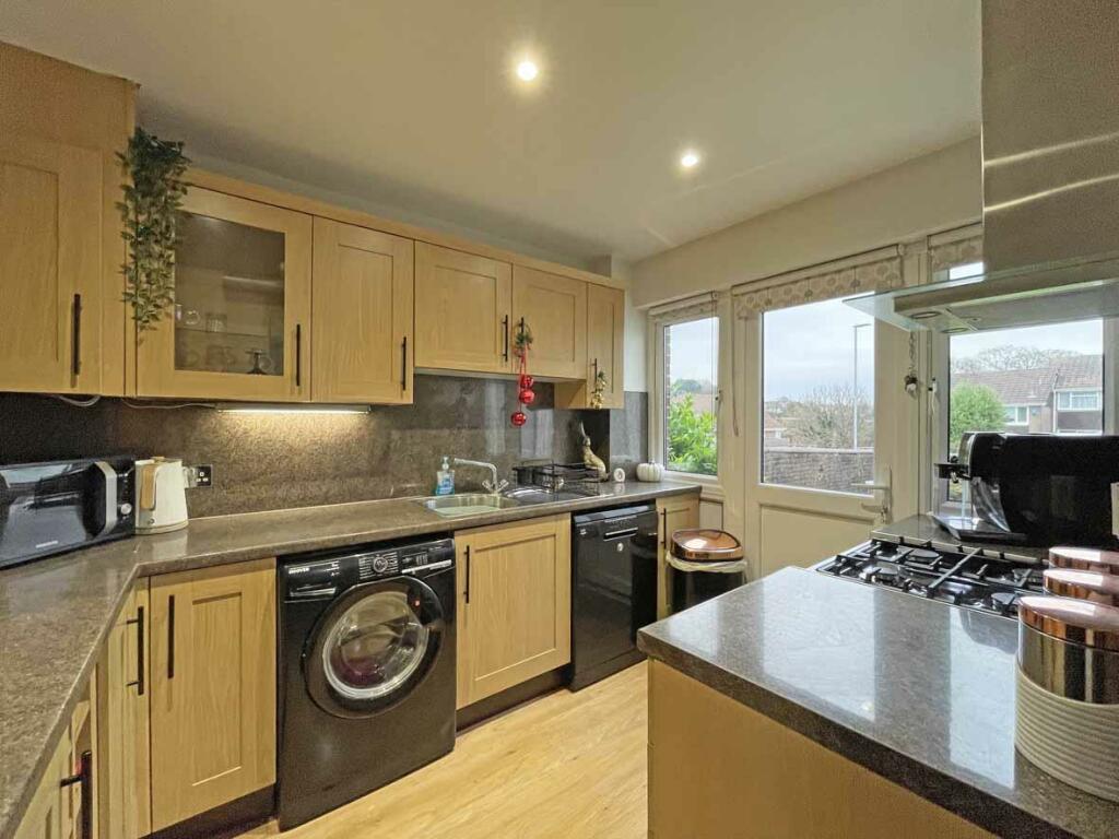 Chelson Gardens 29 Kitchen 2.jpg