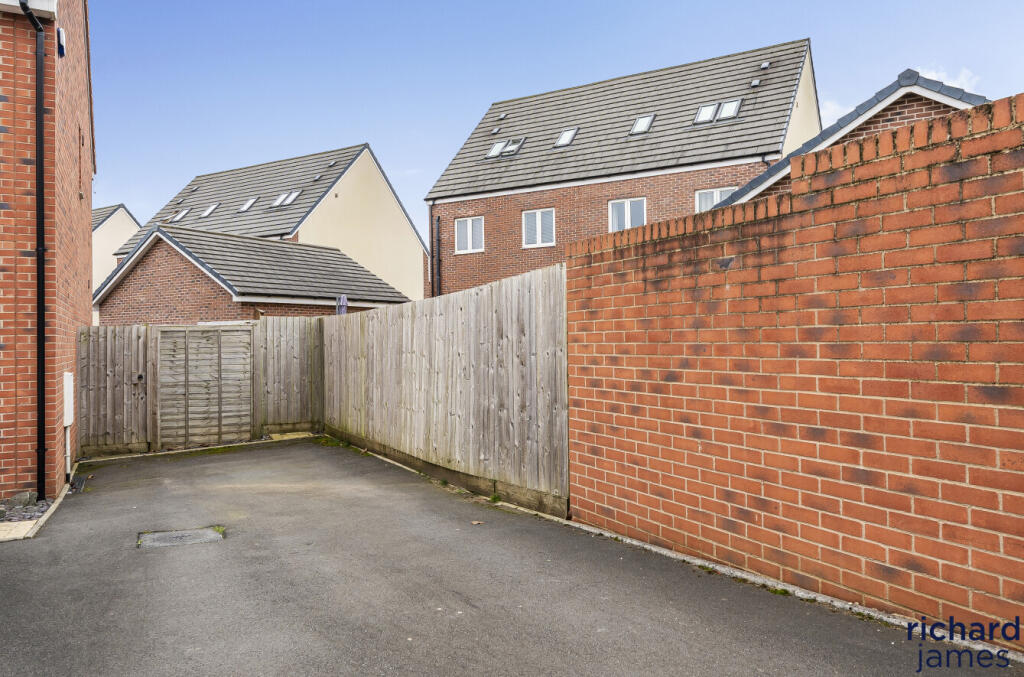 fe92b3d9-810e-45f...