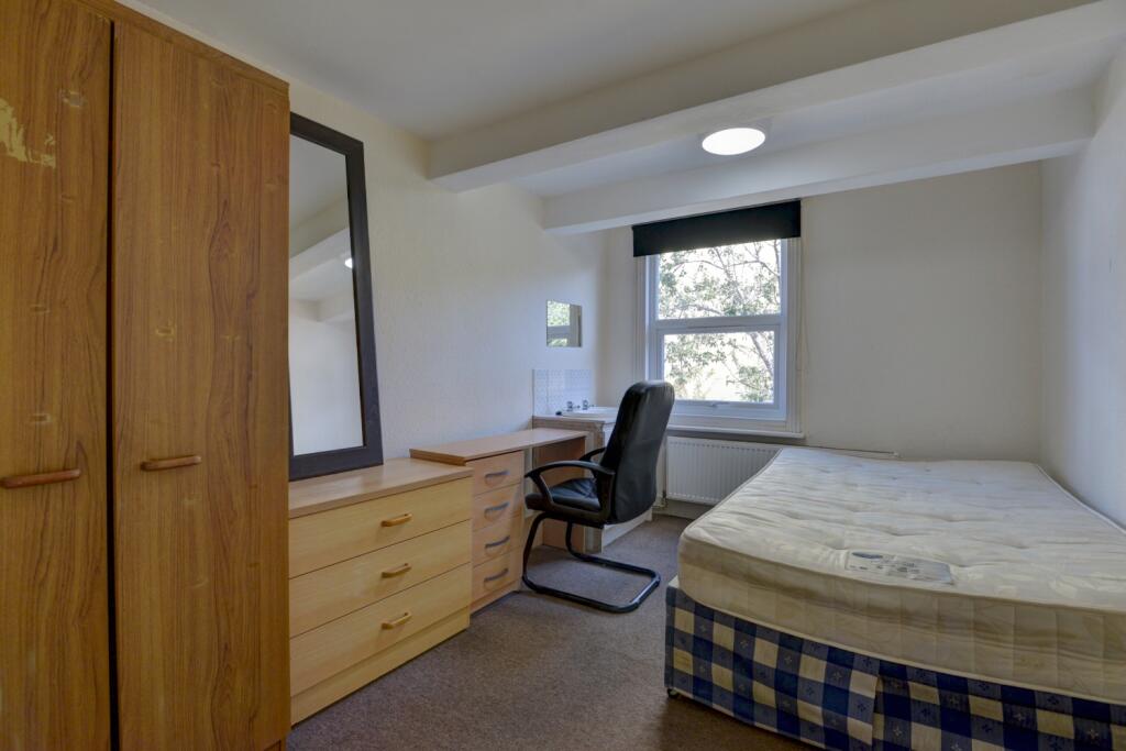 8 DeMontfort Road Bedroom 2 (2)