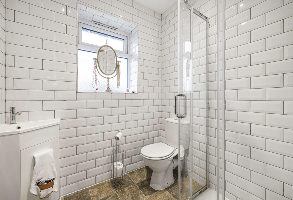 En-Suite Shower Room (Primary)