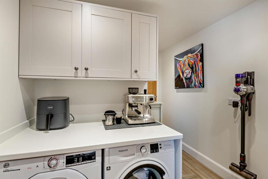 8647374-interior34-800.jpg