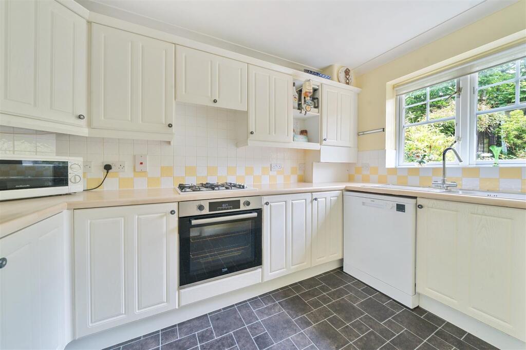 Bedford Grove Kitchen.jpg