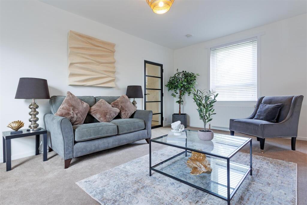 29 Churchill Cres 26.jpg