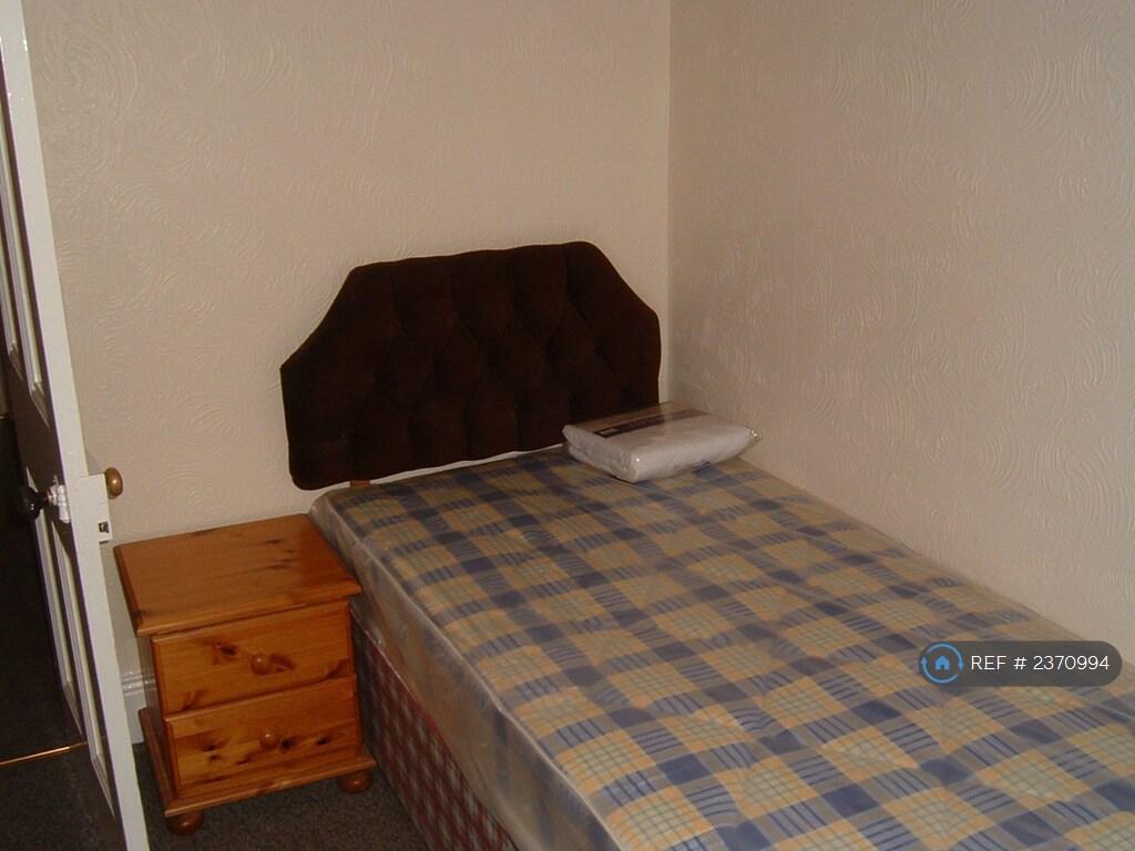 Single Read Bedroom
