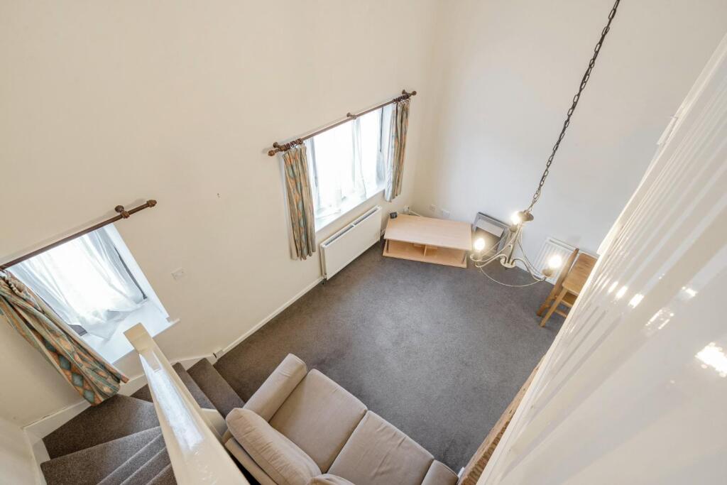 Landing to lounge.jpg