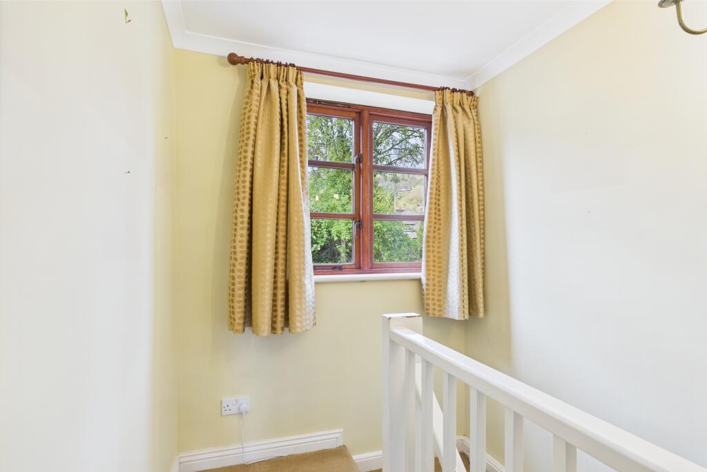 CAM04201G0-PR0080-STILL029