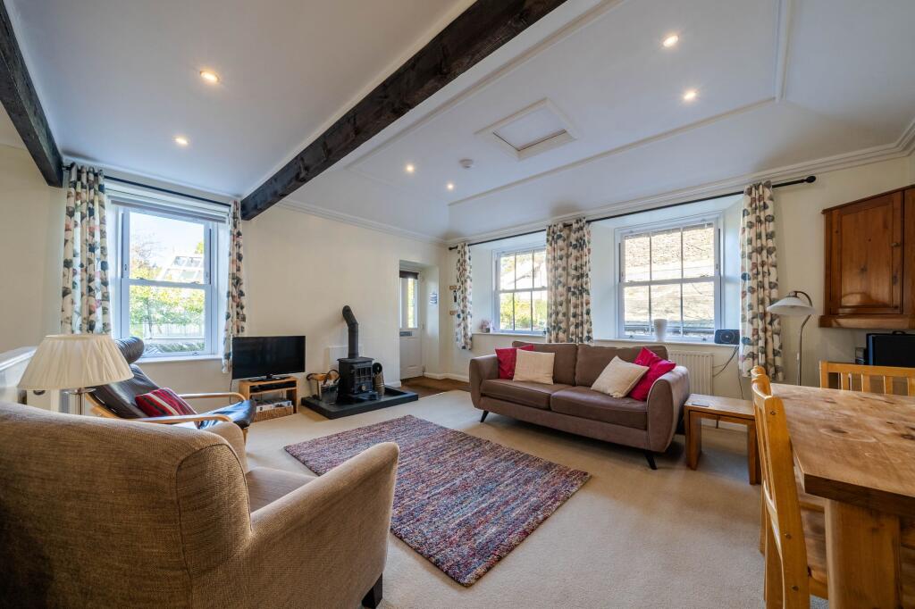 SITTING/DINING ROOM