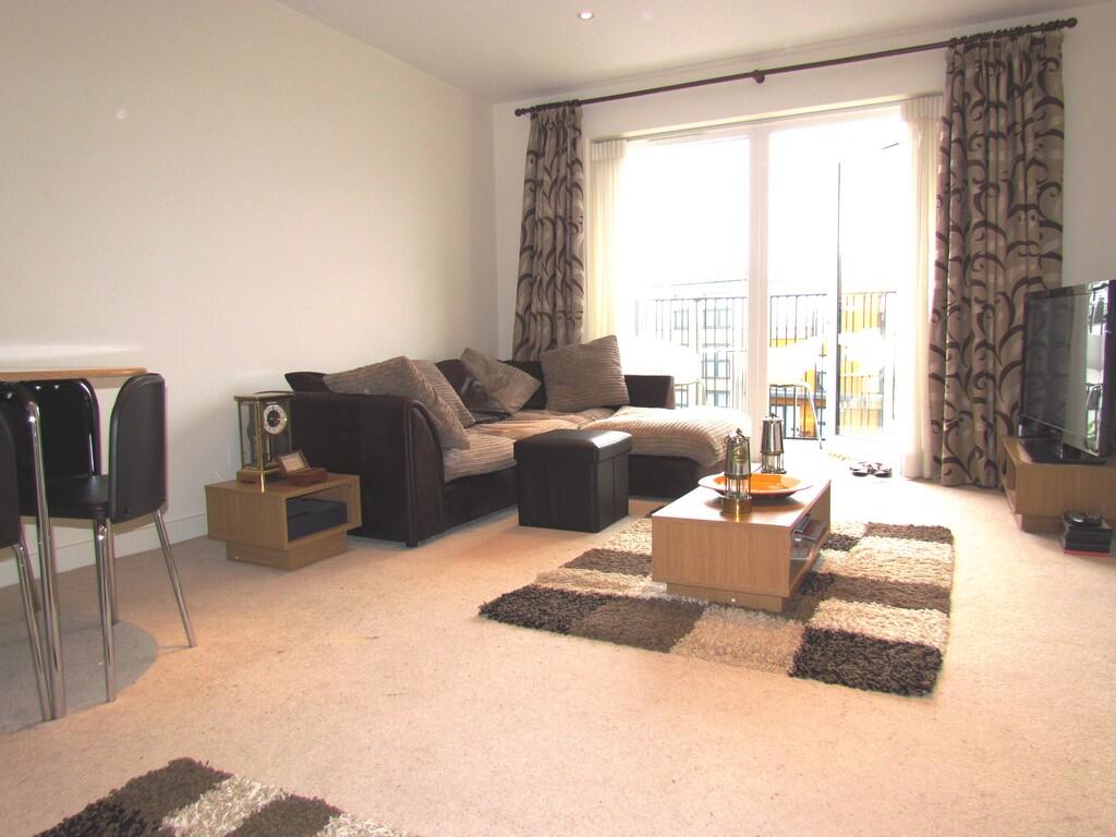 HENRY COURT LOUNG...