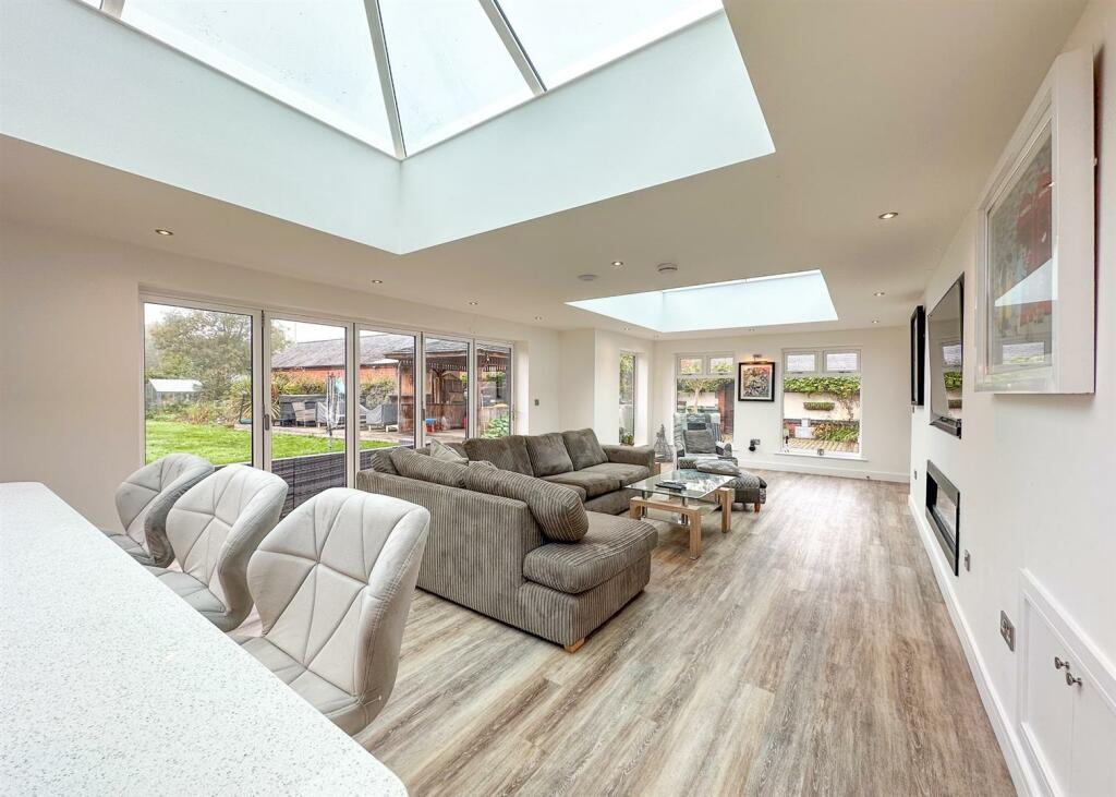 GARDEN ROOM