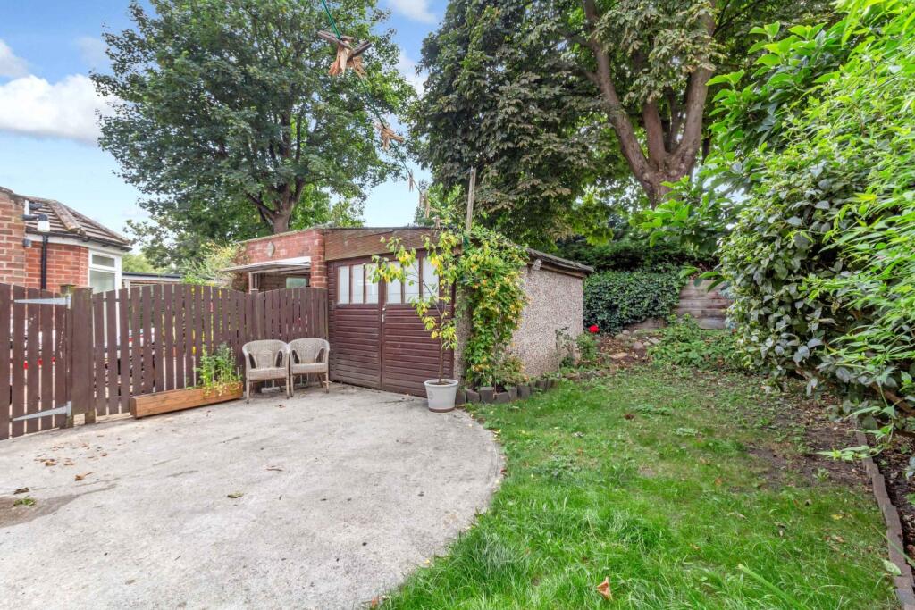 18 Park Street - Garden New1