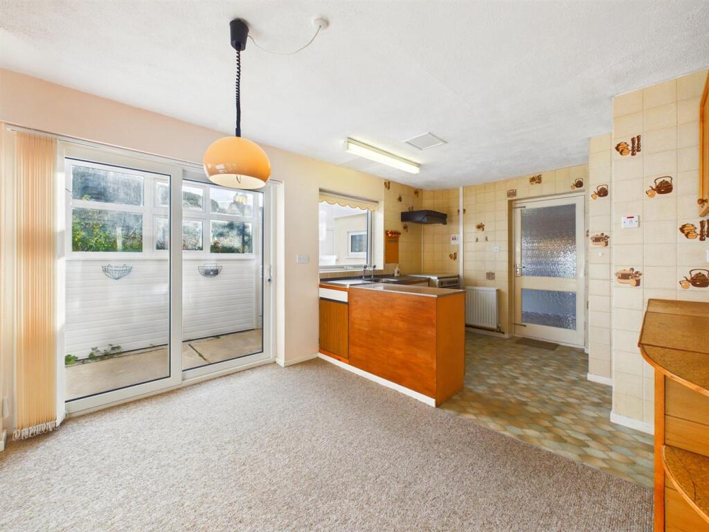 CAM01555G0-PR0271-STILL003.jpg
