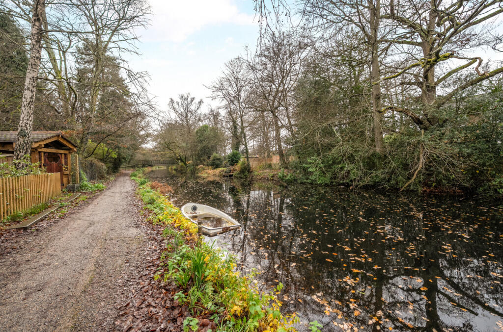 1374779-3-693c112...