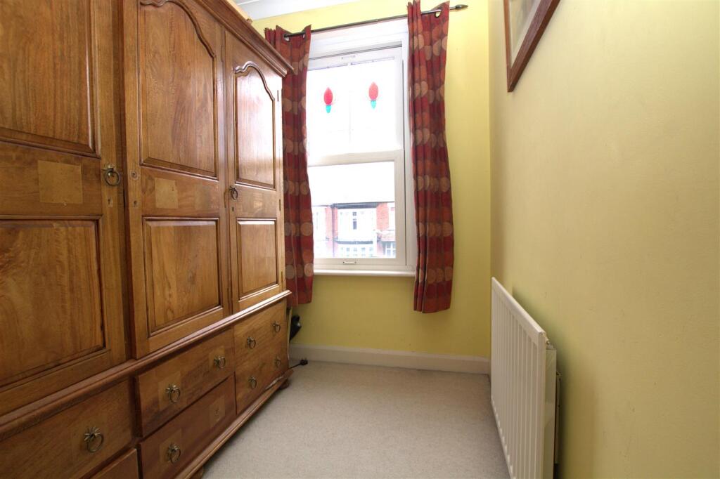 very front bedroom.jpg