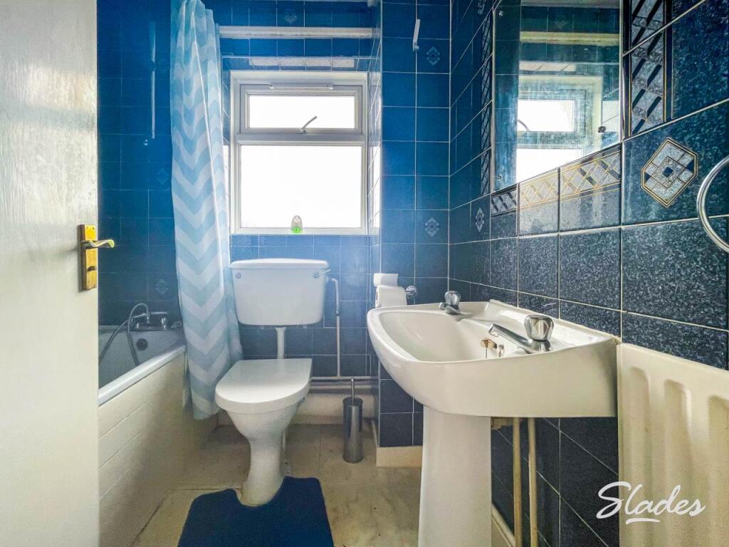 19 whimbrel bathroom