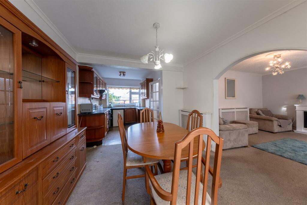 21 Gowy Crescent-005.jpg