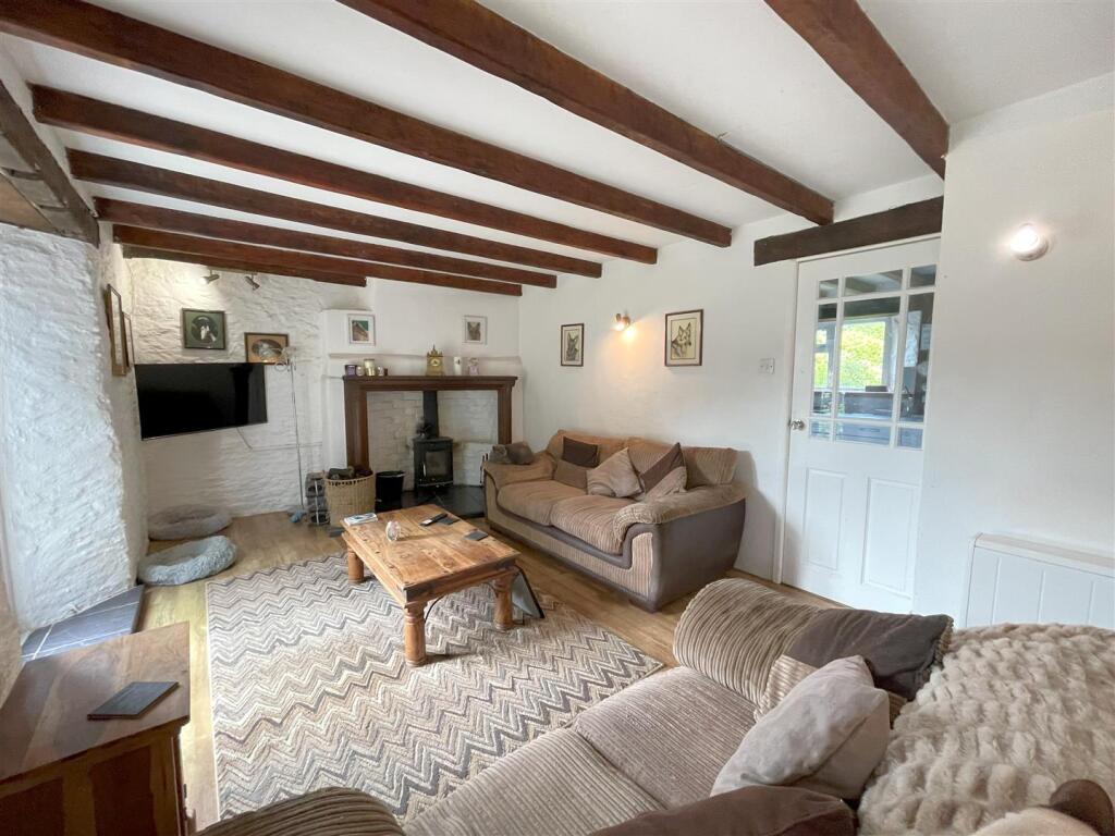sitting room 2.jpg