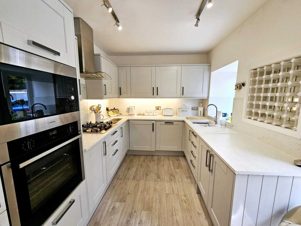 16d69a99-5f8c-4901-af7b-d66b26a4feca