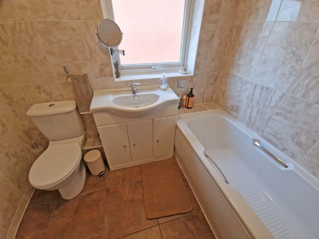 bathroom1.jpg
