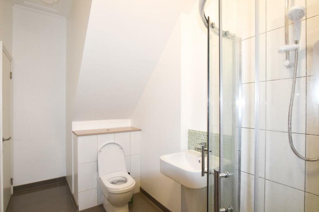 Room4.jpg