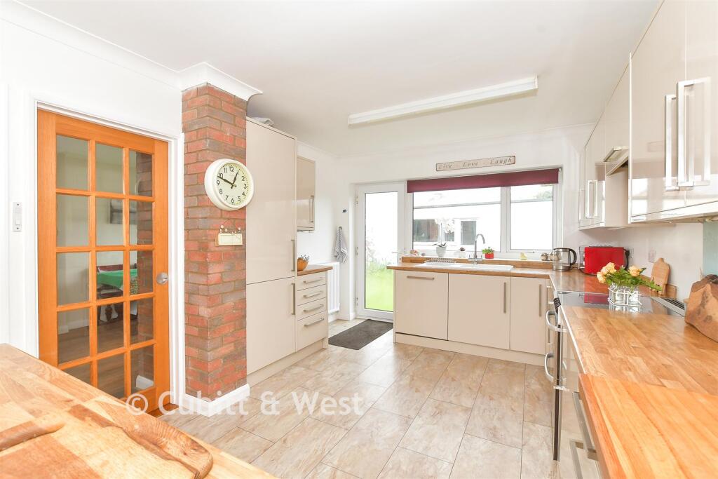 Kitchen/ Breakfast Room