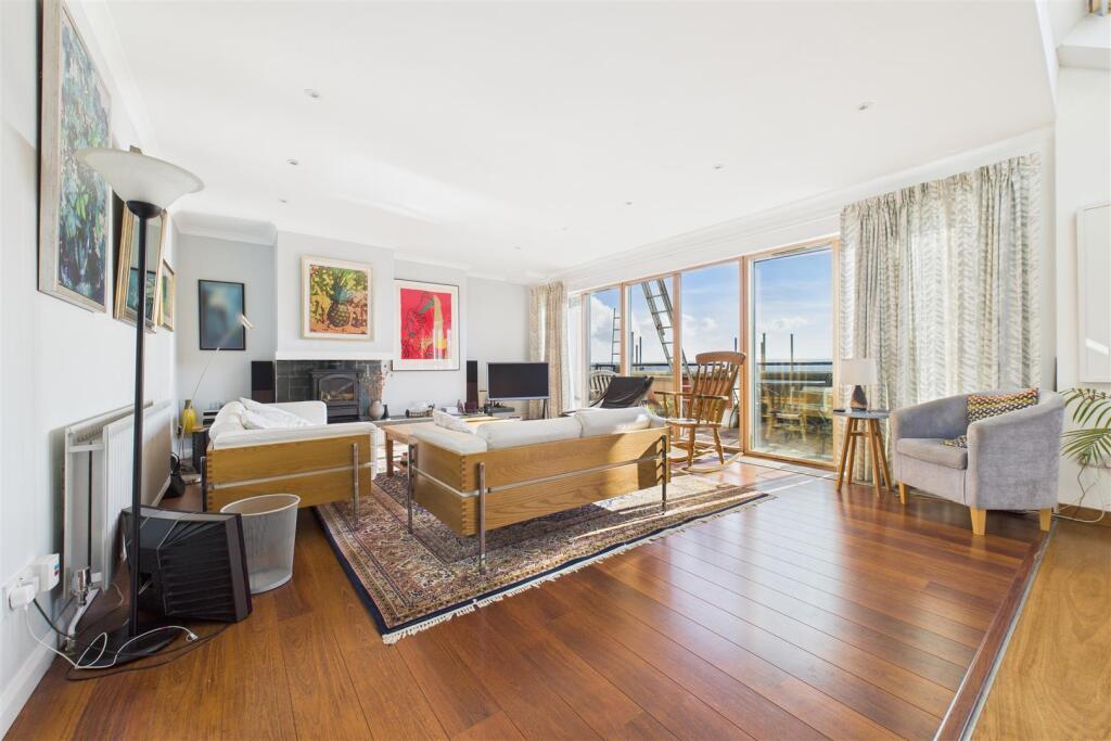 The Penthouse, 12 Kingsdown Parade, Bristol, BS6 5