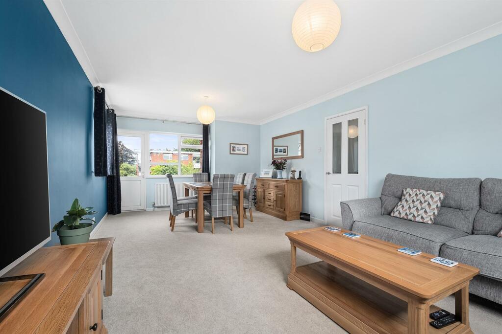 Flat 13 Brookhurst Court-1.jpg