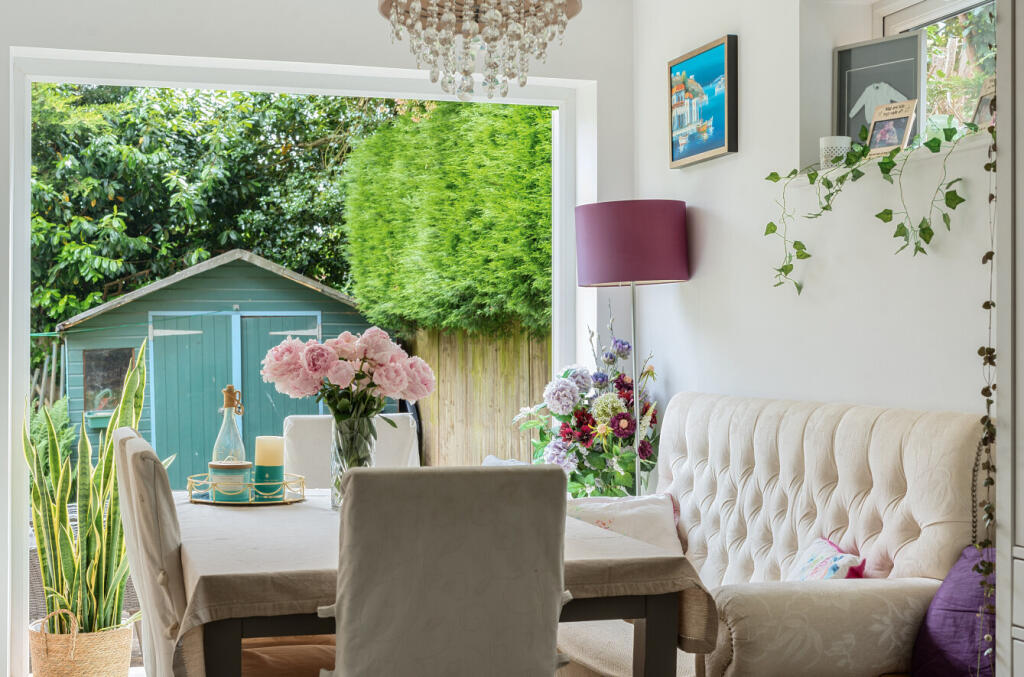 1305384-6-6847369...