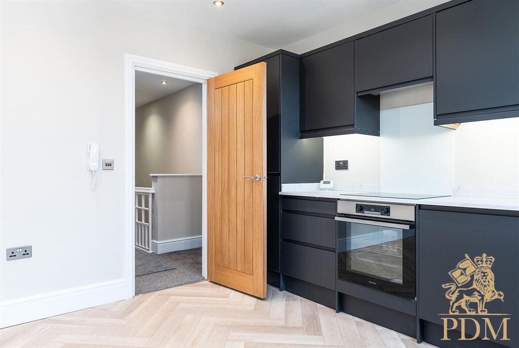 Apartment 3, 6 Mapperley Park Drive NG3 5BX