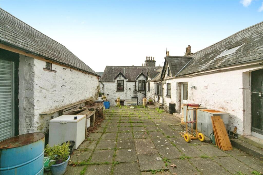 Court Yard/Outbuildi