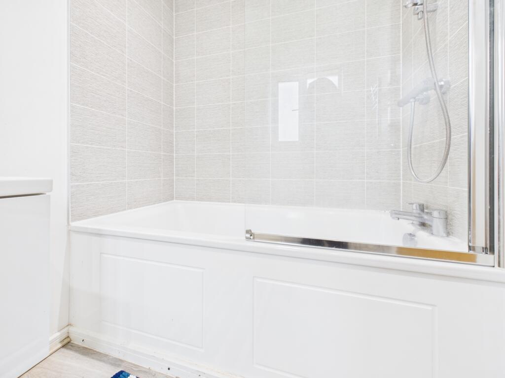 CAM03729G0-PR0132-STILL032