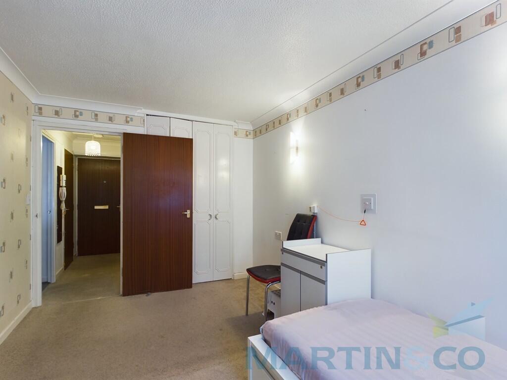 Bedroom pic 2