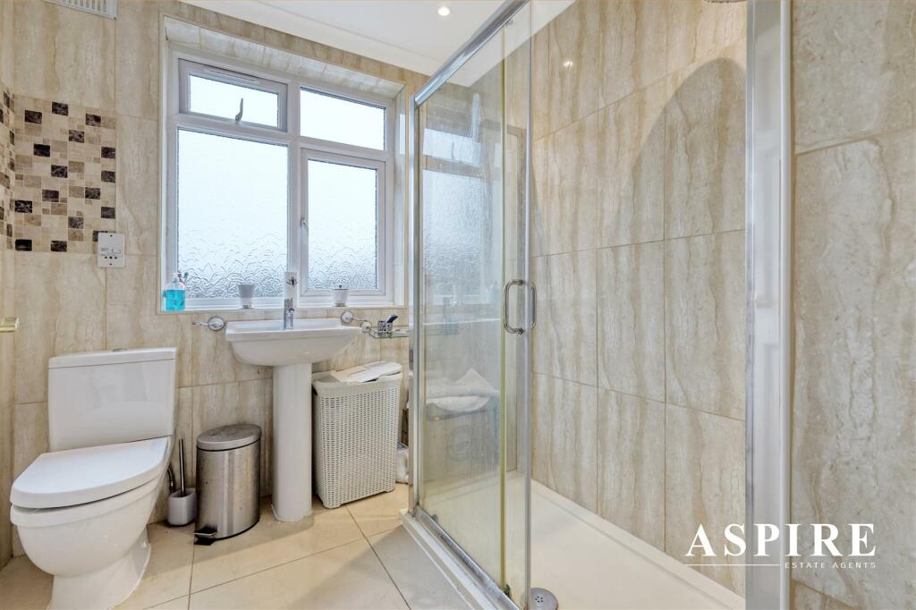 GROUND FLOOR SHOWER ROOM