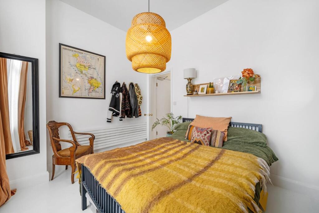 Bedroom 1 (2).jpg
