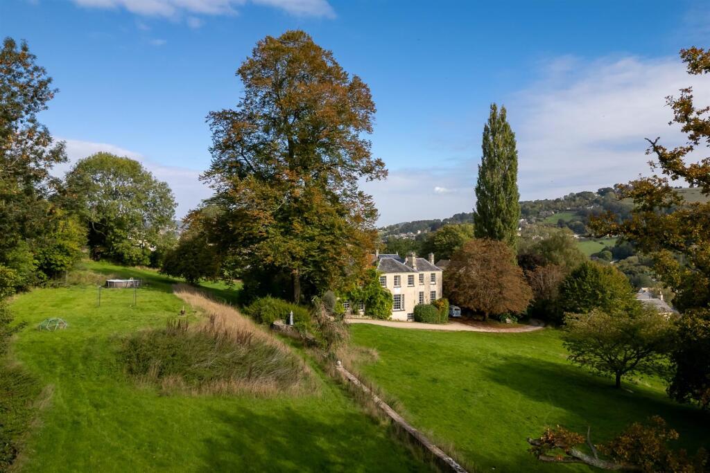 44 - Oakley House - GL5 5PQ - Web.jpg