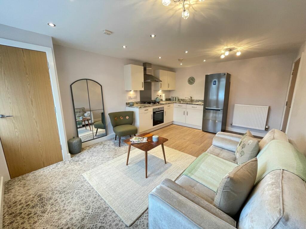 LIVING/DINING KITCHEN