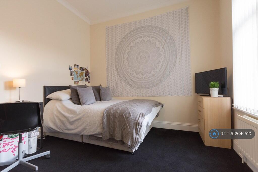 Large Bedroom