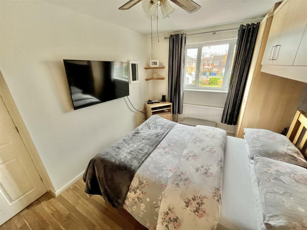 Bedroom 1 Aspect 2.jpg