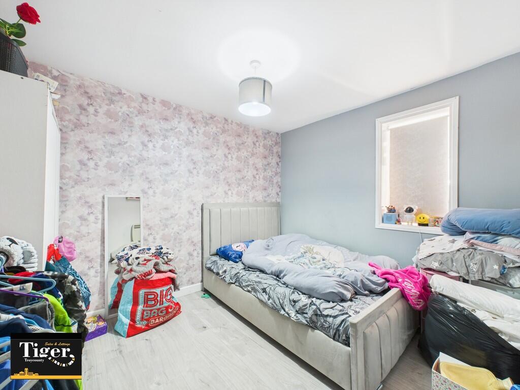 CAM02176G0-PR0555...