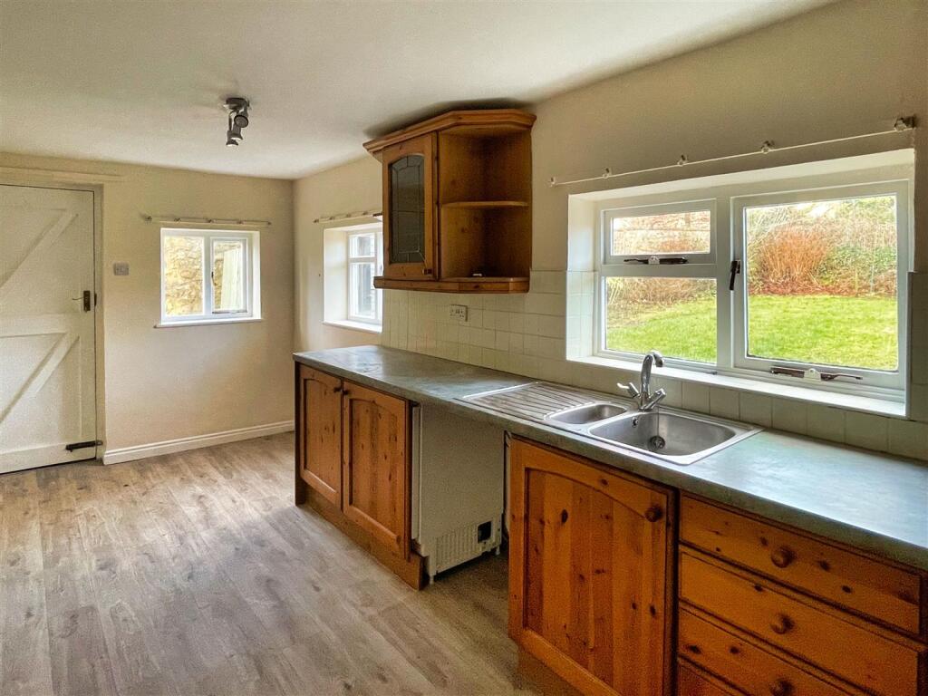 Kitchen (1).jpg