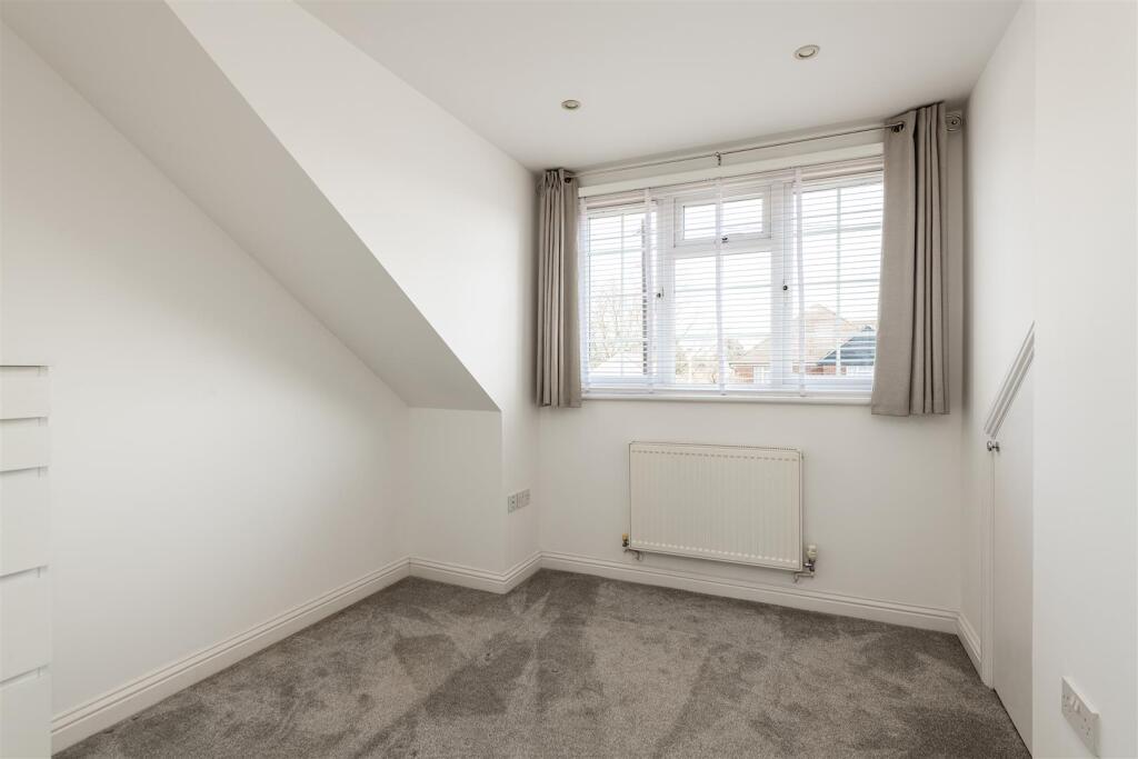 21 Springvale bedroom4.jpg