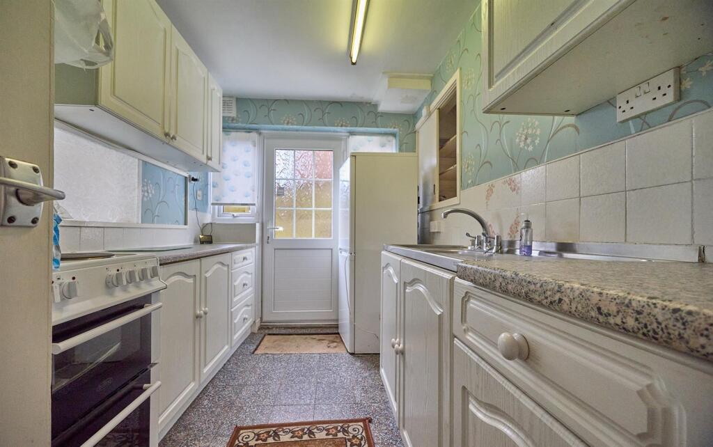 Kitchen to Side