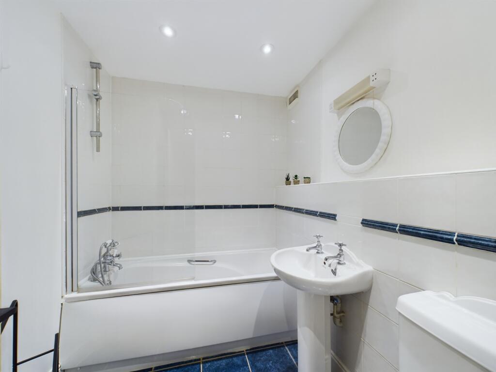 CAM01740G0-PR0191-STILL005