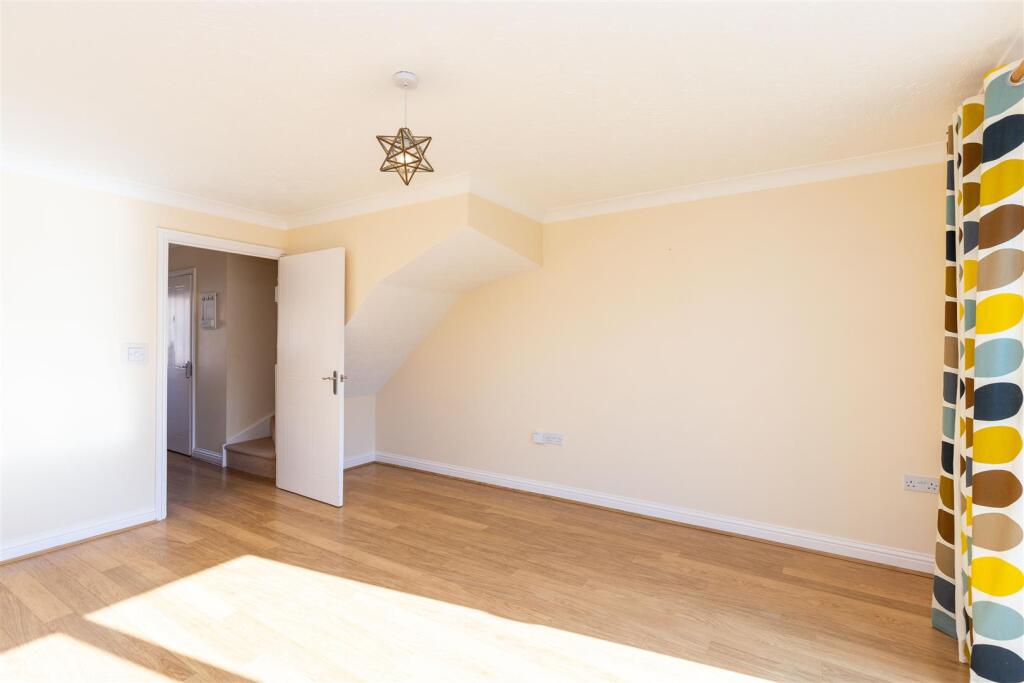 Lounge 3.jpg