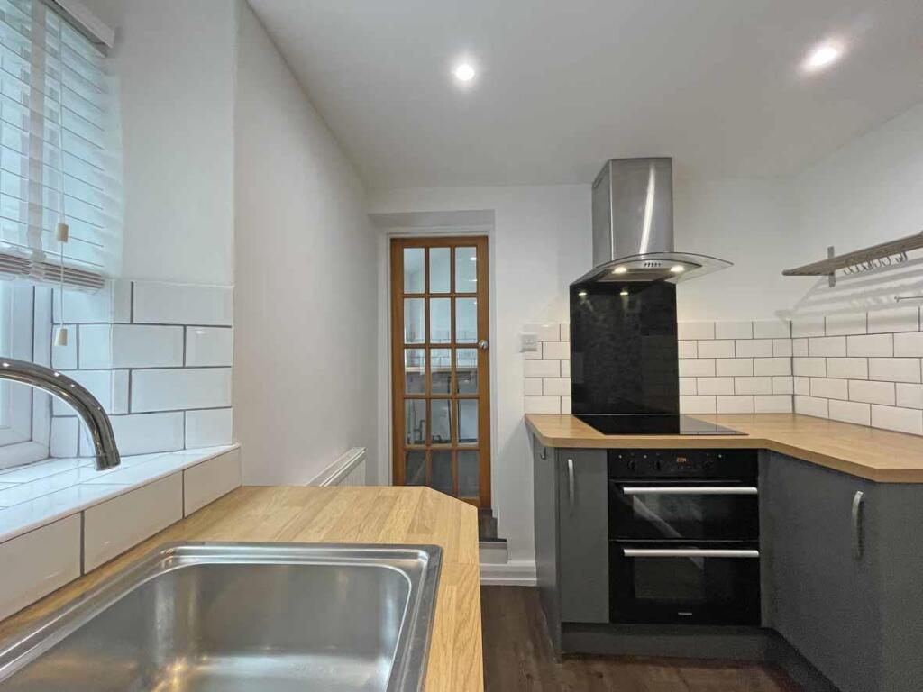 Hotham Place 15 Kitchen 3.jpg