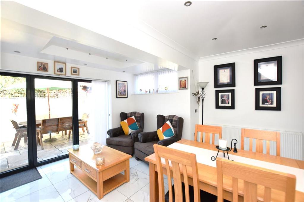 ADDITIONAL KITCHEN PHOTO