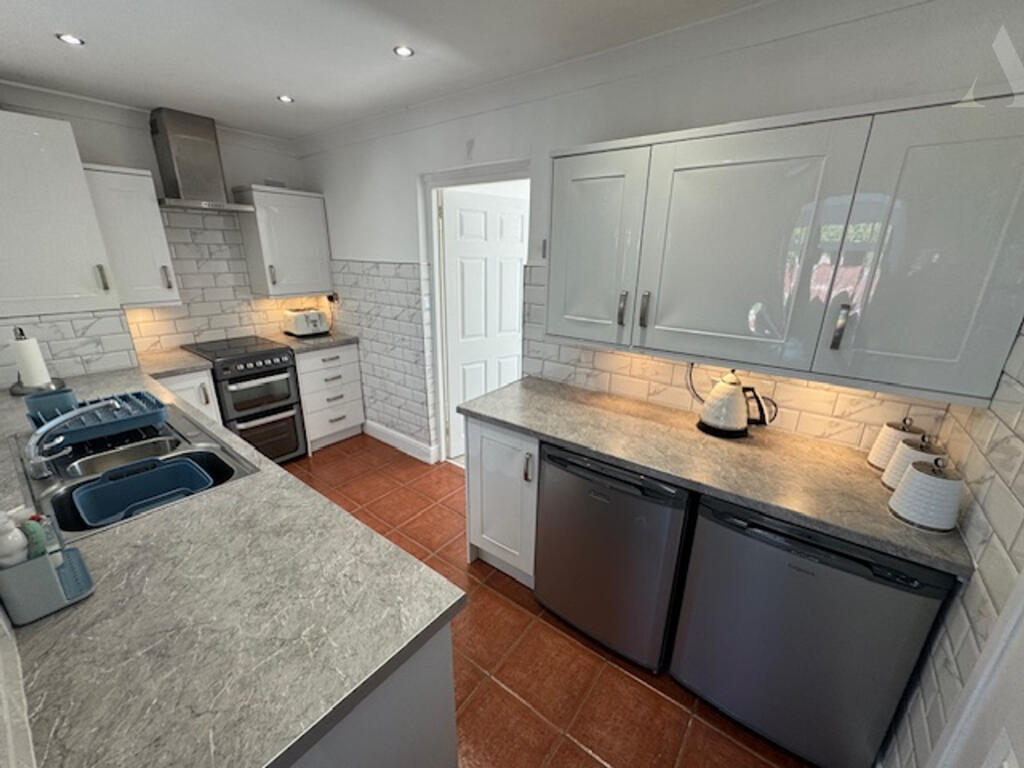 58 Bushbury Road kitchen.jpeg